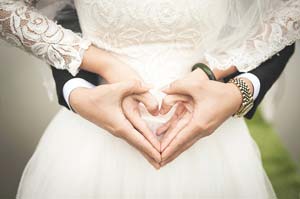 Umfrage: Internet-Ehen gewinnen an Bedeutung